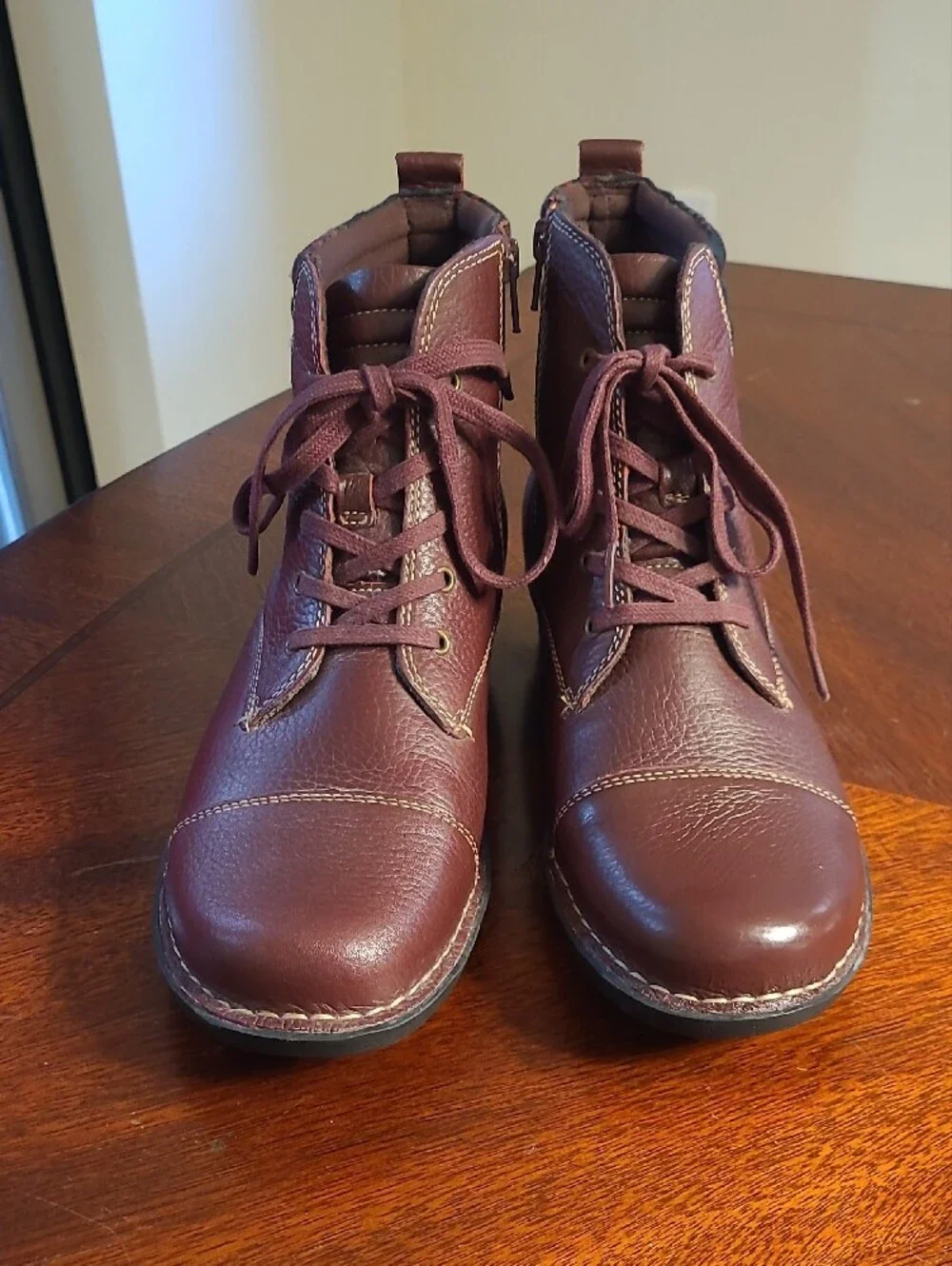 NWOB Burgundy Pebbled Leather Clarks Whistle Bea Ankle Boots Plaid Accents W 9.5